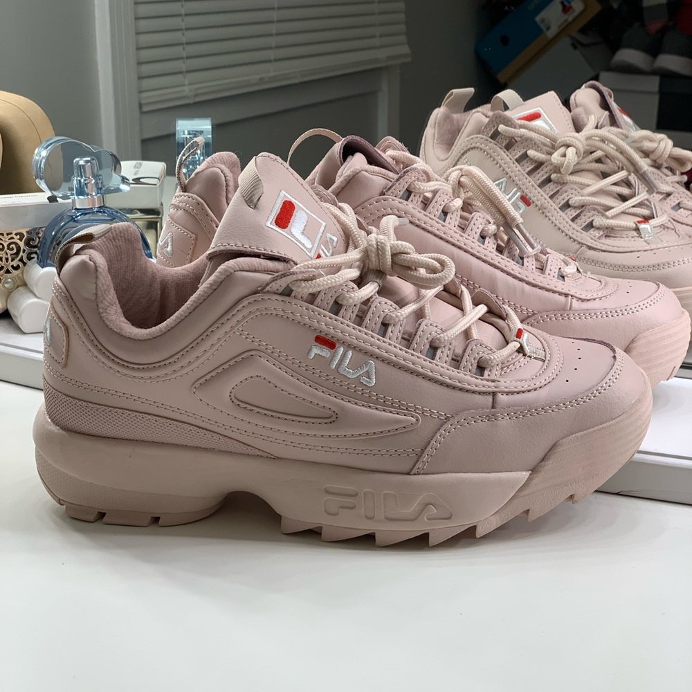 Pink chunky fila sneakers! Fila disruptor